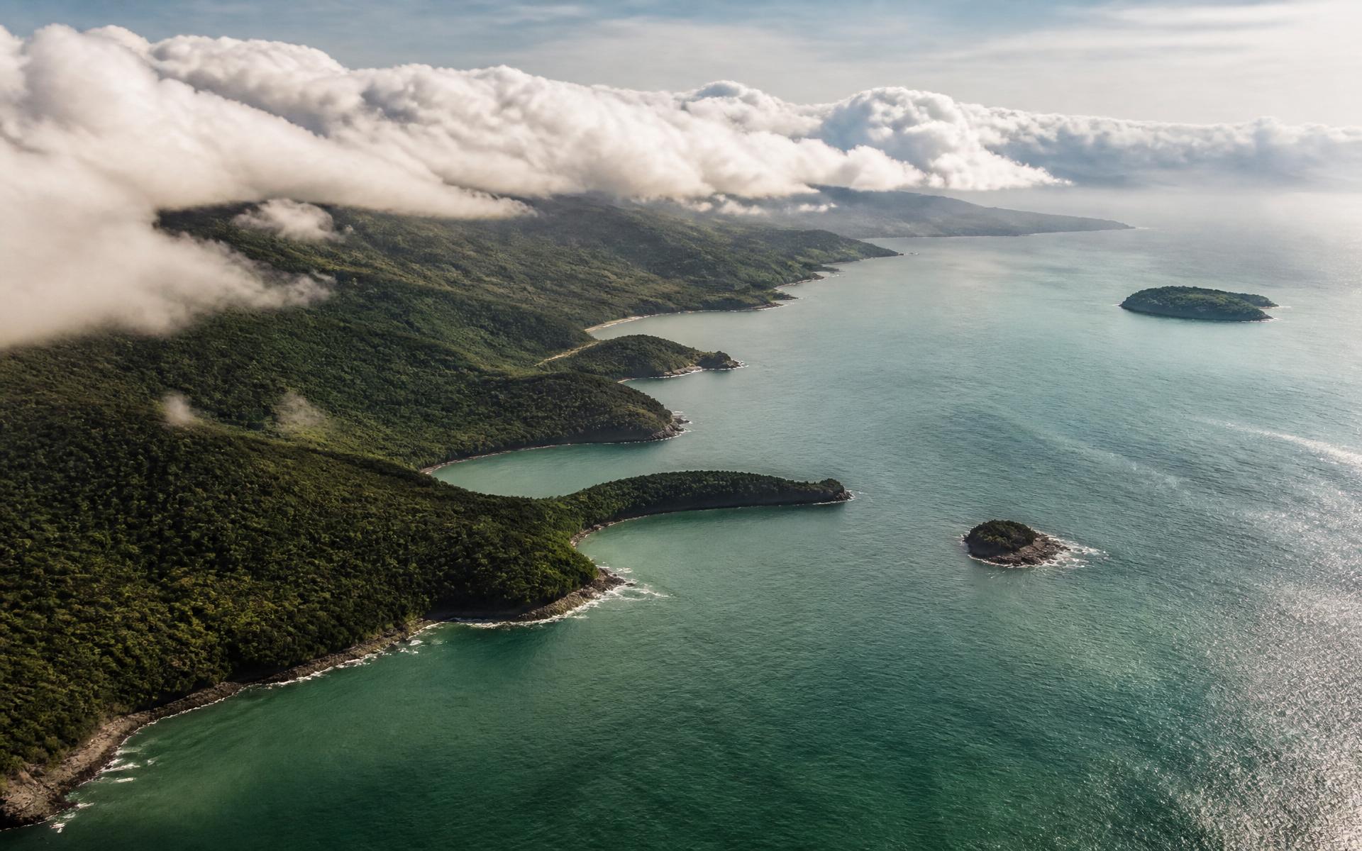 Vista aérea da Costa Esmeralda, entre Florianópolis e Balneário Camboriú